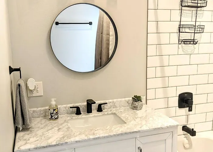 Fully Furnished Bedroom Near Medical District And Uic Chicago